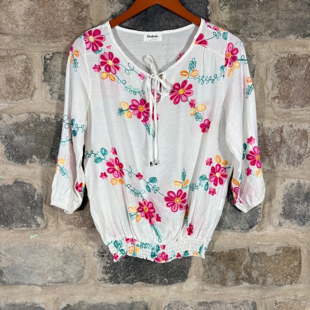 Kindred Women's White Floral‎ Embroidered Peasant Blouse Smocked Hem Tie Neck S
